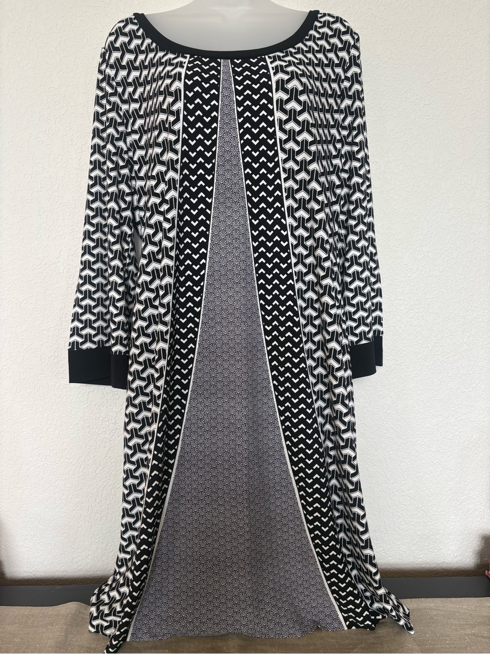 Calvin Klein Black and White Long-Sleeve Patterned Maxi Dress